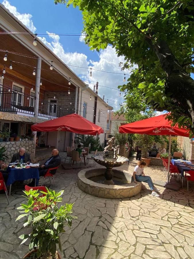 Hotel Traveler Signagi Exterior foto
