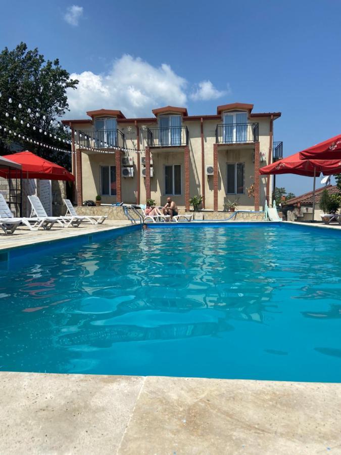 Hotel Traveler Signagi Exterior foto
